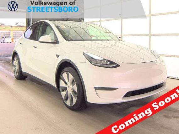 TESLA MODEL Y 2020 5YJYGDEE9LF018173 image